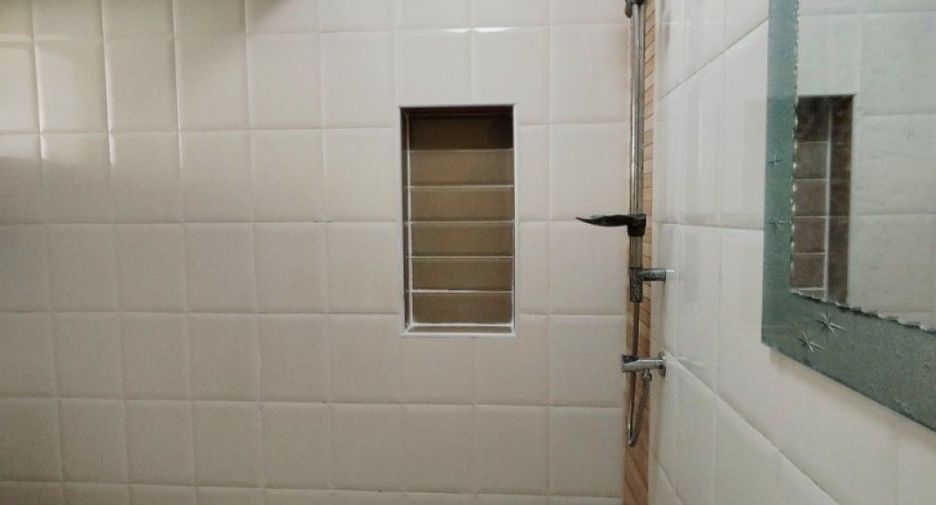 For sale 3 bedrooms townhouse in Mueang Samut Sakhon, Samut Sakhon