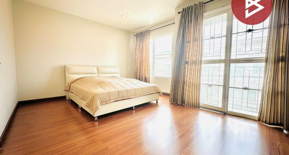 For sale 3 bedrooms townhouse in Bang Khun Thian, Bangkok