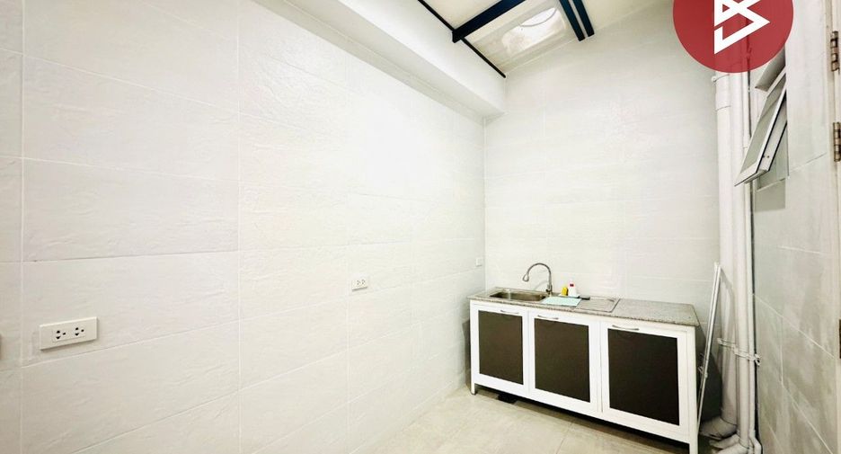 For sale 3 bedrooms townhouse in Bang Khun Thian, Bangkok
