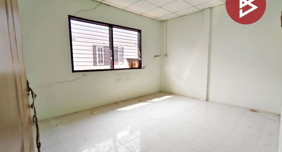 For sale 4 ベッドルーム townhouse in Ban Phaeo, Samut Sakhon