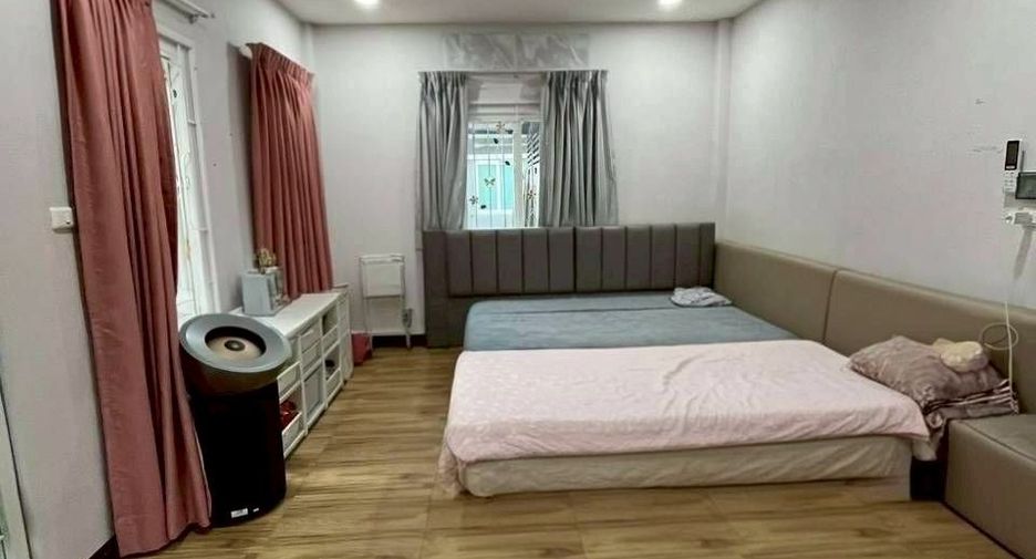 For sale 3 bedrooms house in Don Mueang, Bangkok