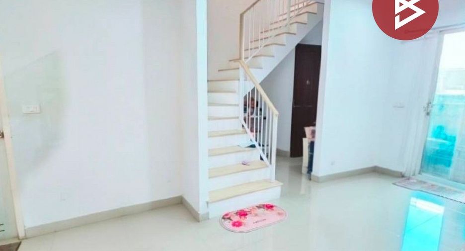 À vendre 3 chambres maison de ville à Sam Phran, Nakhon Pathom