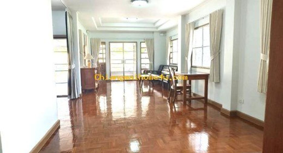 For rent 4 bedrooms house in Mueang Chiang Mai, Chiang Mai