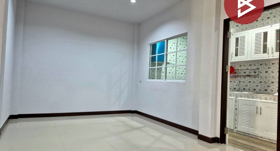 For sale 3 bedrooms townhouse in Mueang Samut Sakhon, Samut Sakhon