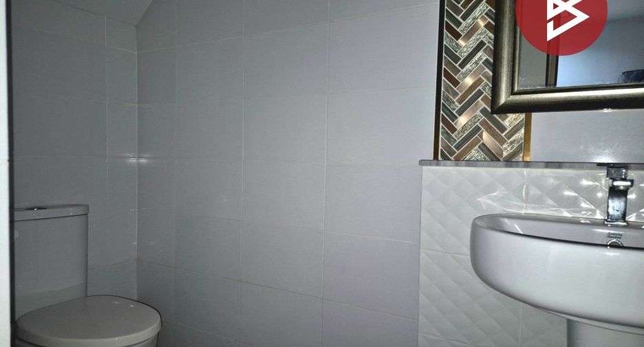 For sale 3 bedrooms townhouse in Mueang Samut Sakhon, Samut Sakhon