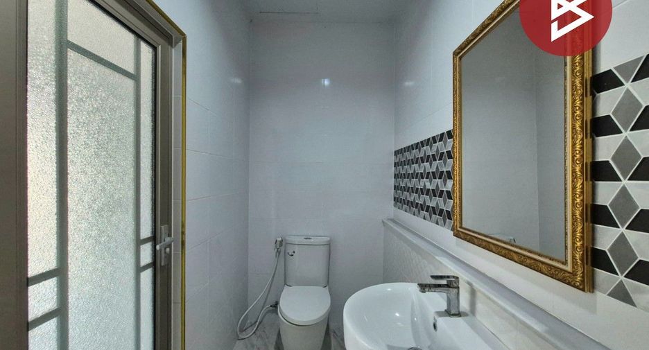 For sale 3 bedrooms townhouse in Mueang Samut Sakhon, Samut Sakhon