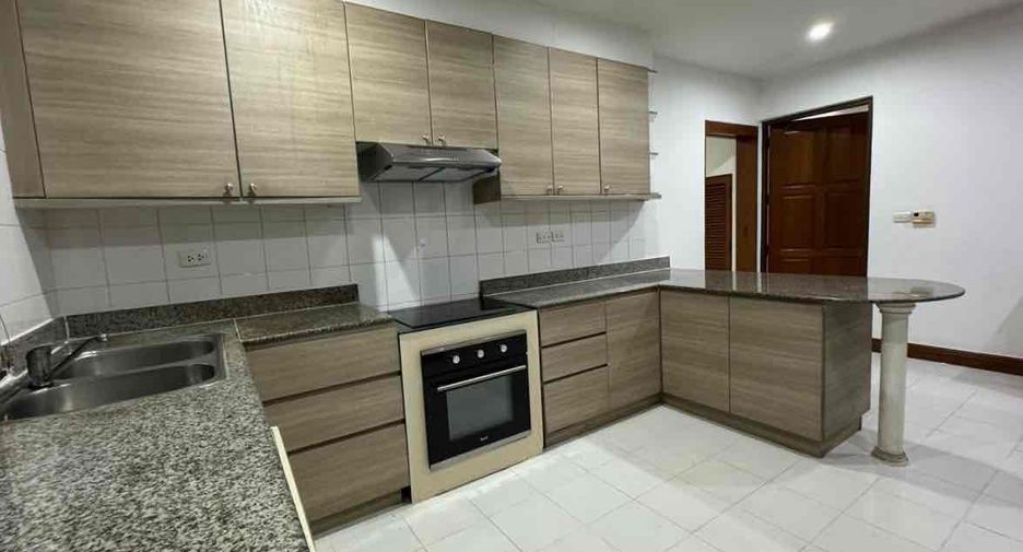 Haus zur Miete mit 4 Zimmer in Pak Kret, Nonthaburi