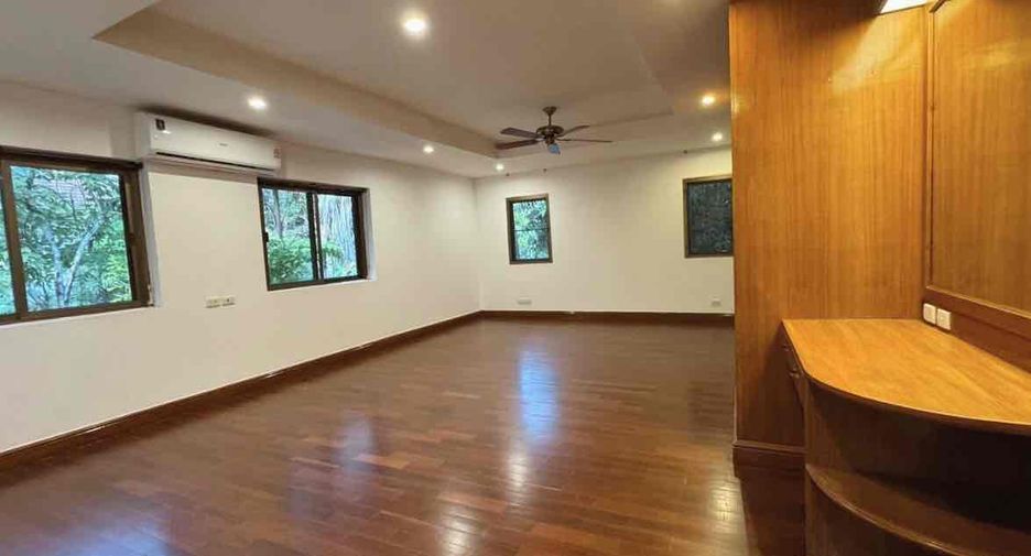 Haus zur Miete mit 4 Zimmer in Pak Kret, Nonthaburi