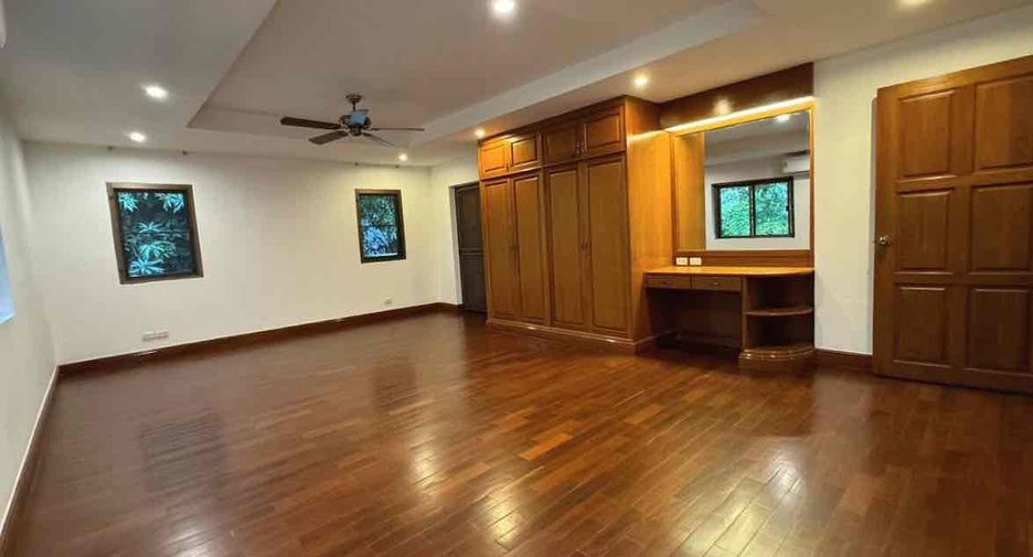 Haus zur Miete mit 4 Zimmer in Pak Kret, Nonthaburi