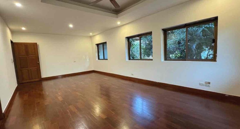 Haus zur Miete mit 4 Zimmer in Pak Kret, Nonthaburi