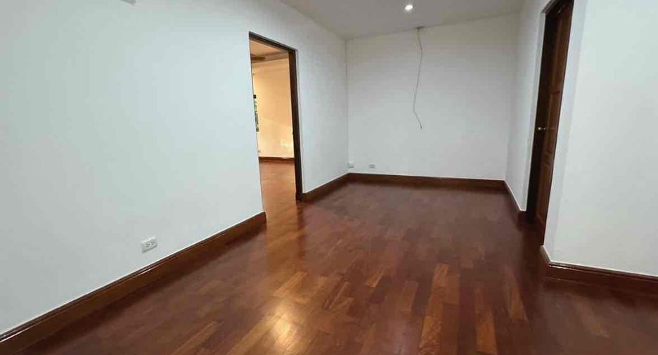 Haus zur Miete mit 4 Zimmer in Pak Kret, Nonthaburi