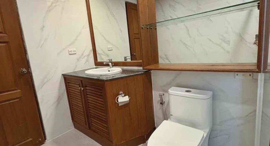 Haus zur Miete mit 4 Zimmer in Pak Kret, Nonthaburi