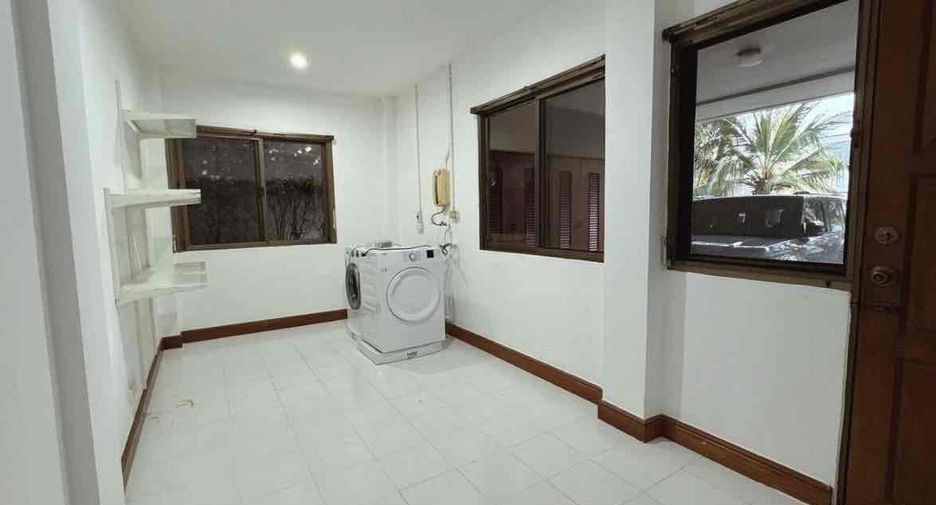 Haus zur Miete mit 4 Zimmer in Pak Kret, Nonthaburi