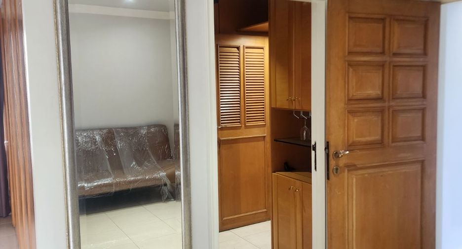 For sale 3 bedrooms condo in Sathon, Bangkok