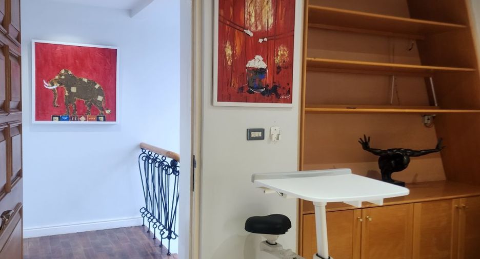 For sale 3 bedrooms condo in Sathon, Bangkok