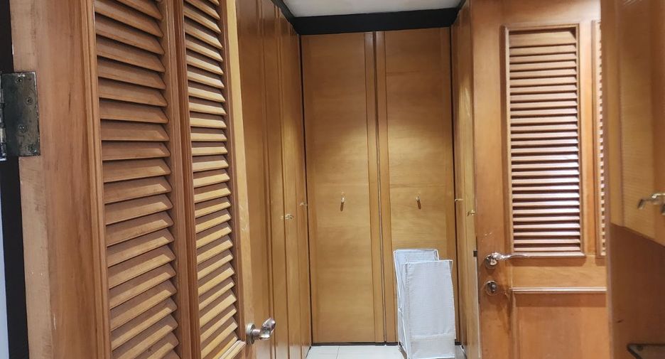 For sale 3 bedrooms condo in Sathon, Bangkok