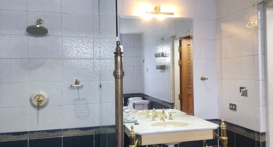 For sale 3 bedrooms condo in Sathon, Bangkok