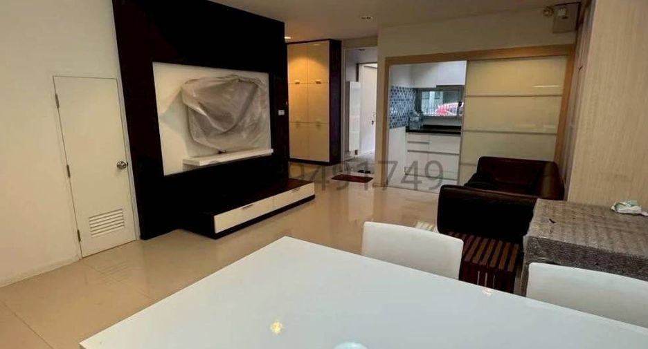 For rent 3 bedrooms townhouse in Suan Luang, Bangkok