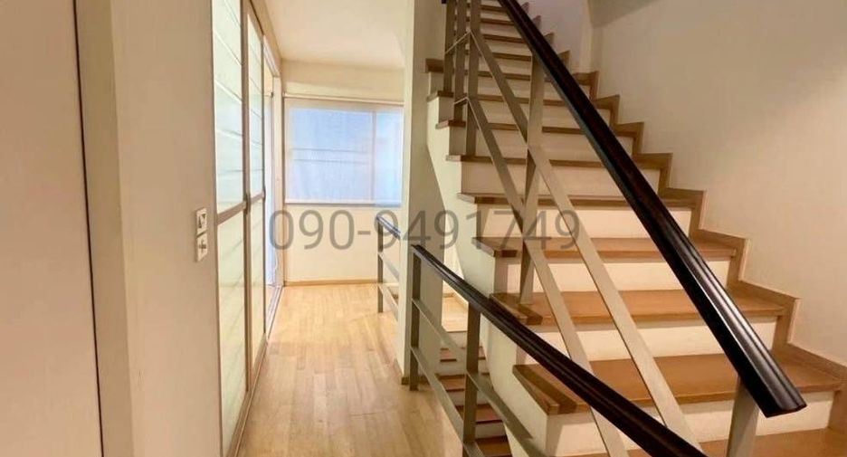 For rent 3 bedrooms townhouse in Suan Luang, Bangkok