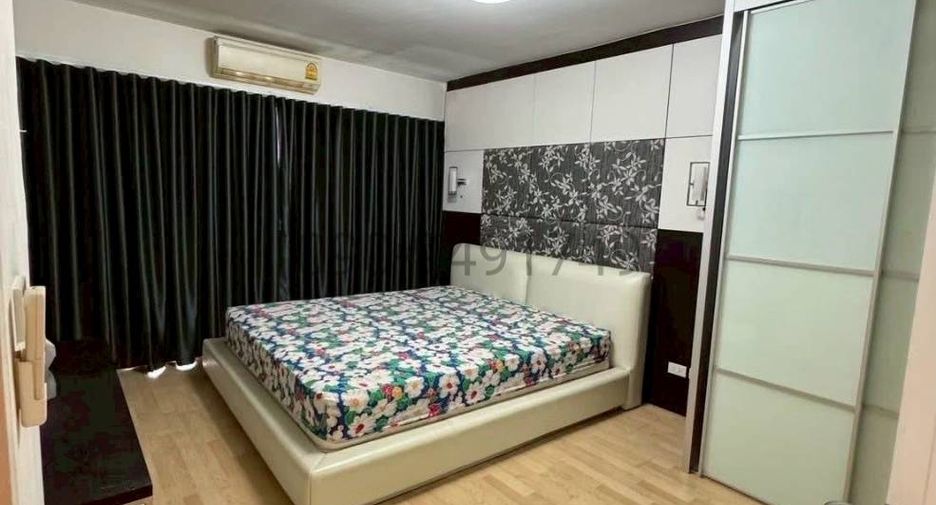 For rent 3 bedrooms townhouse in Suan Luang, Bangkok