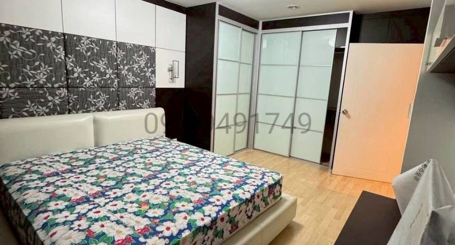 For rent 3 bedrooms townhouse in Suan Luang, Bangkok