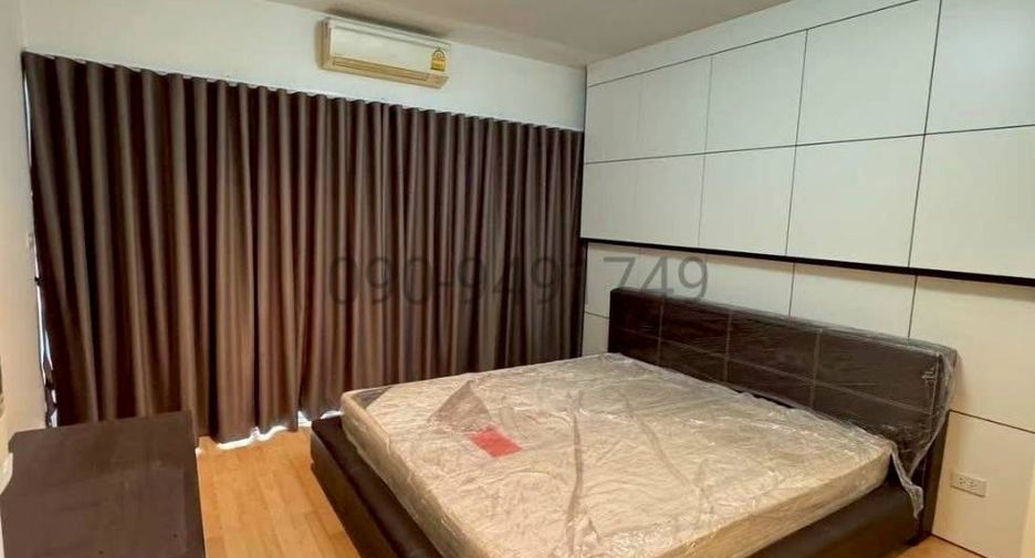 For rent 3 bedrooms townhouse in Suan Luang, Bangkok