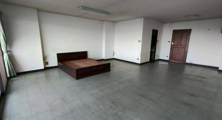 For sale 1 bed condo in Si Racha, Chonburi
