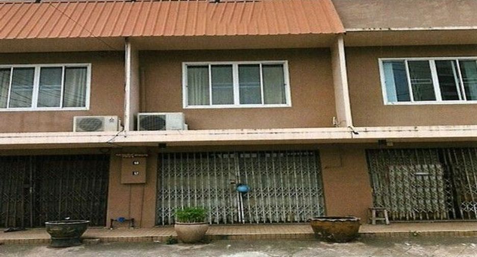 For sale 1 bed retail Space in Ban Bueng, Chonburi