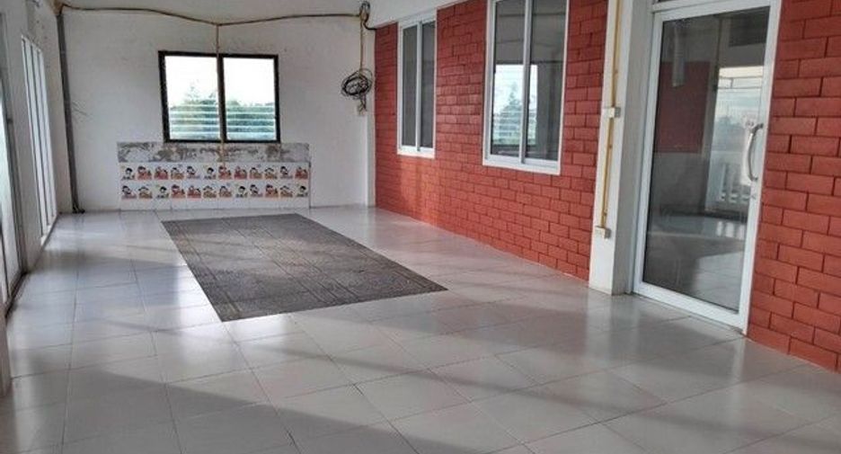 Local comercial en venta de 1 habitaciones en Ban Bueng, Chonburi