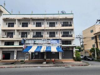 出售 3 卧室 商业空间 在 Ban Bueng, Chon Buri