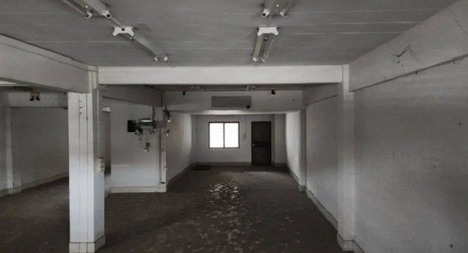 For sale 3 bedrooms retail Space in Ban Bueng, Chonburi