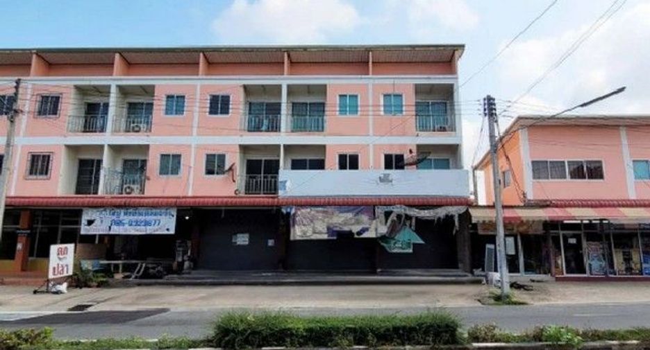出售 1 卧室 商业空间 在 Ban Bueng, Chon Buri