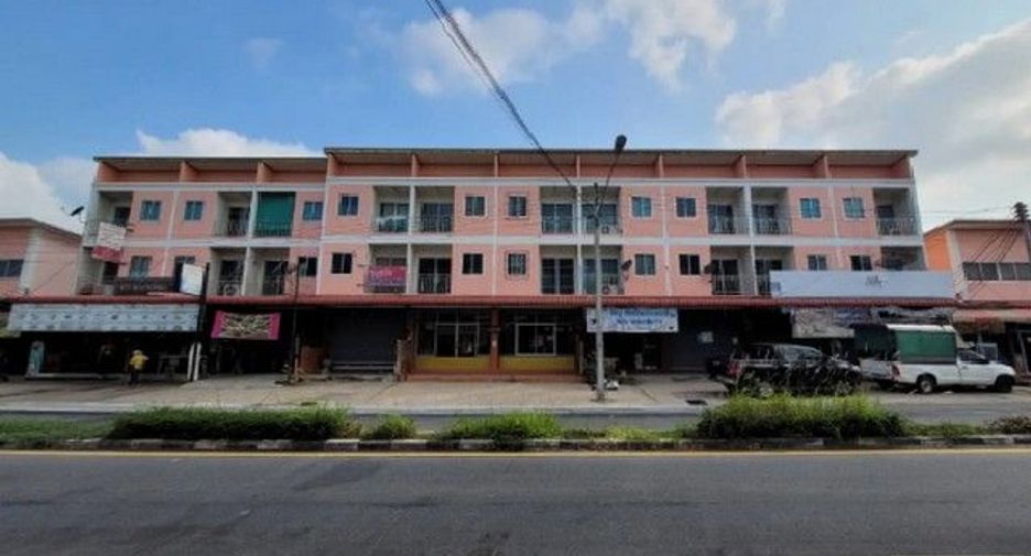 出售 1 卧室 商业空间 在 Ban Bueng, Chon Buri