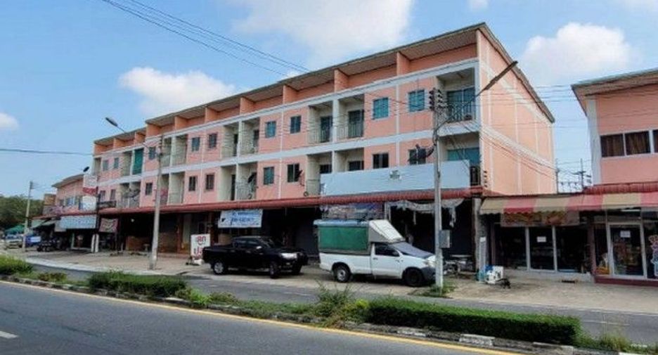 出售 1 卧室 商业空间 在 Ban Bueng, Chon Buri