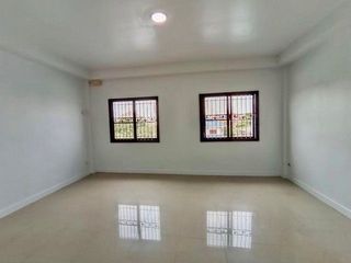 Аренда 4 спальни офис в Bang Phli, Самутпракан
