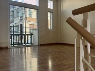 出租 3 卧室 办公室 在 Lat Phrao, 曼谷