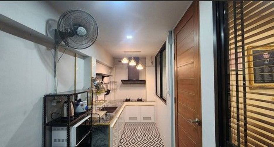 For rent 4 bedrooms office in Lat Phrao, Bangkok