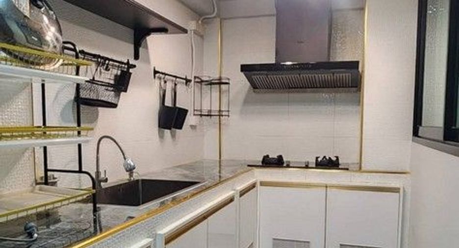 For rent 4 bedrooms office in Lat Phrao, Bangkok