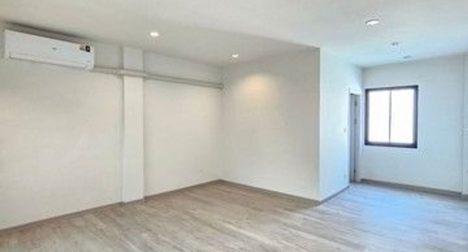 For rent 3 bedrooms office in Bang Bua Thong, Nonthaburi