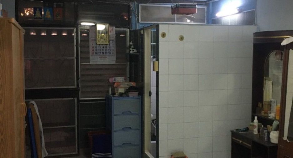 For sale 1 bed townhouse in Mueang Samut Prakan, Samut Prakan