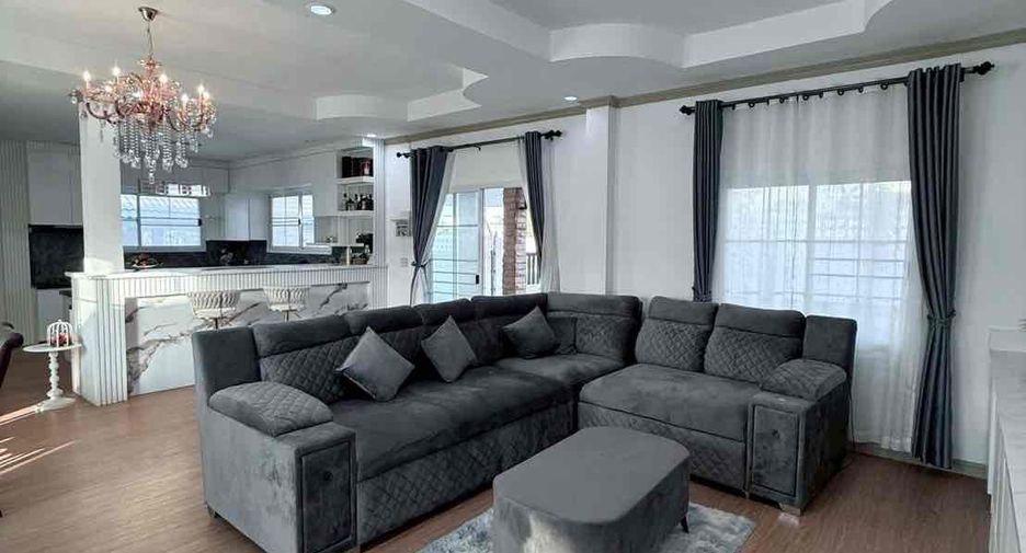For rent 3 bedrooms villa in Bang Lamung, Chonburi