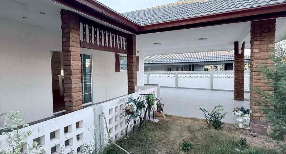 For rent 3 bedrooms villa in Bang Lamung, Chonburi