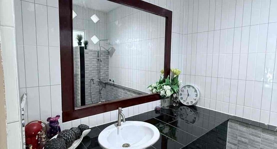 For rent 3 bedrooms villa in Bang Lamung, Chonburi