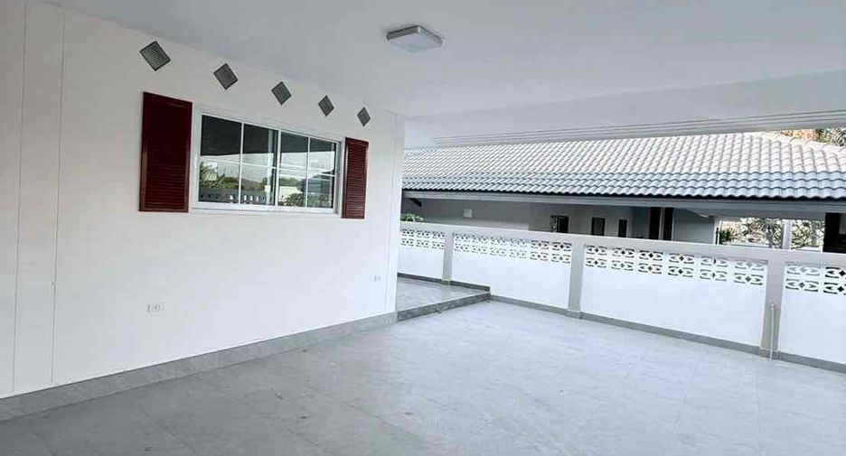 For rent 3 bedrooms villa in Bang Lamung, Chonburi