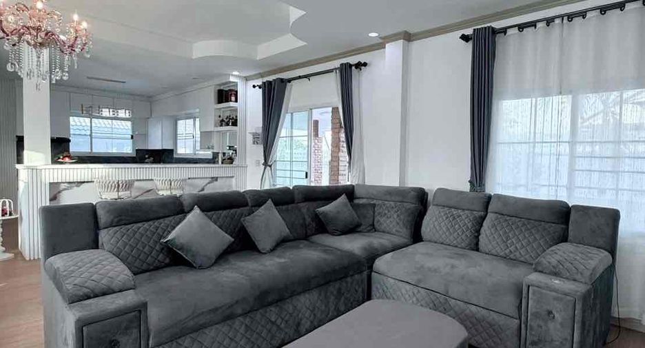 For rent 3 bedrooms villa in Bang Lamung, Chonburi