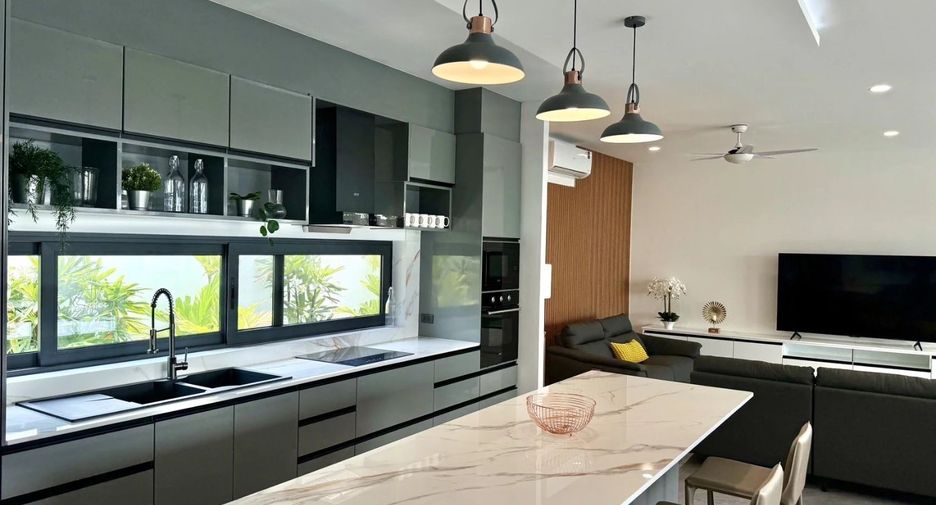 For sale 3 ベッドルーム villa in Bang Lamung, Chonburi