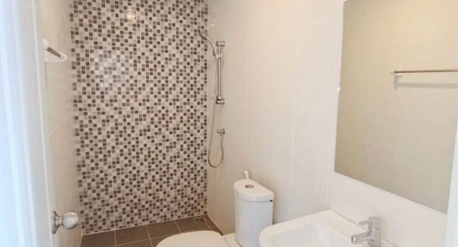 For sale 4 bedrooms townhouse in Ban Pho, Chachoengsao