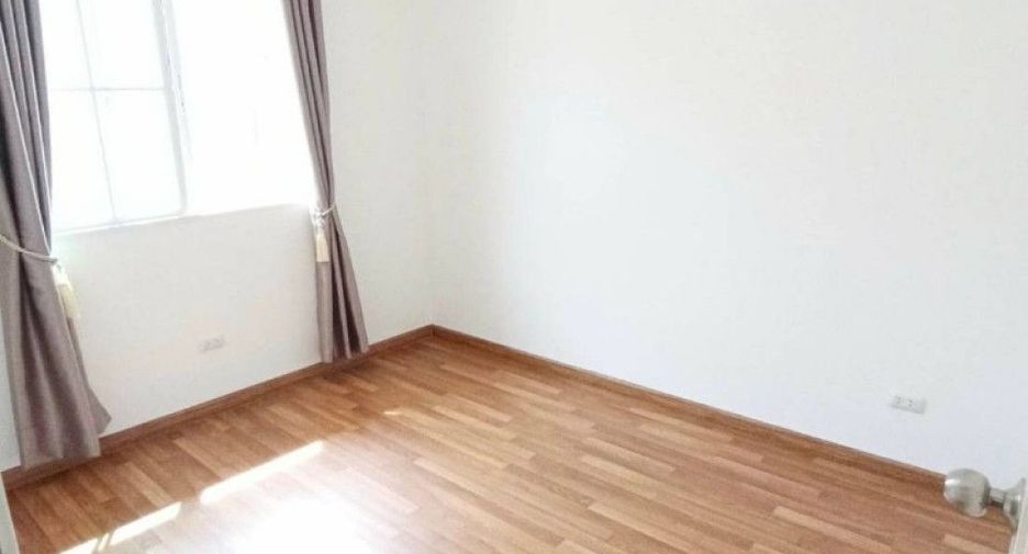 For sale 4 bedrooms townhouse in Ban Pho, Chachoengsao
