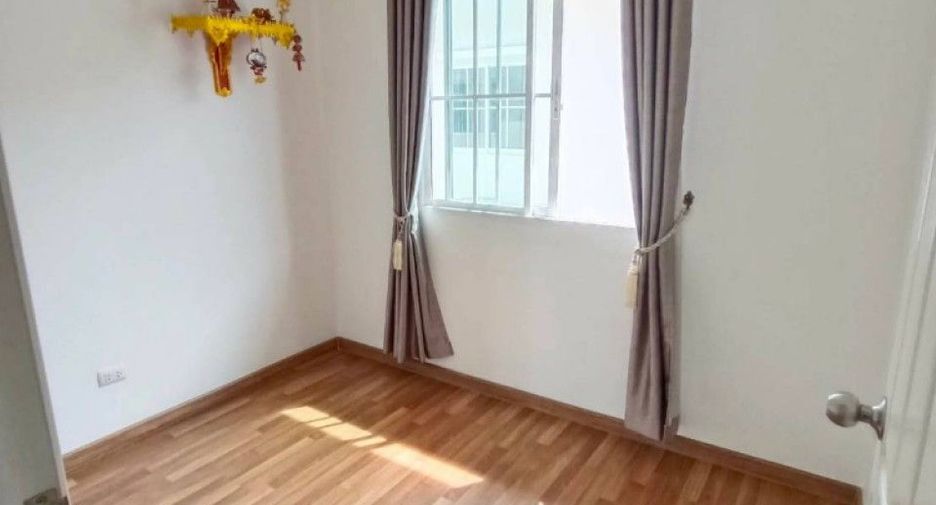 For sale 4 bedrooms townhouse in Ban Pho, Chachoengsao