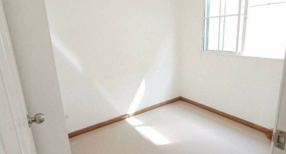For sale 4 bedrooms townhouse in Ban Pho, Chachoengsao